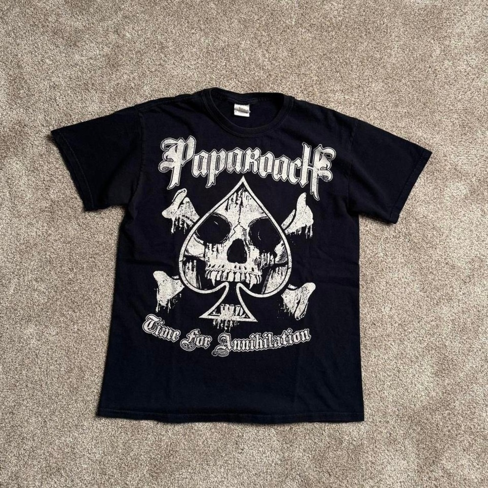 BLACK GILDAN HEAVY COTTON "PAPAROACH"  GRAPHIC TEE